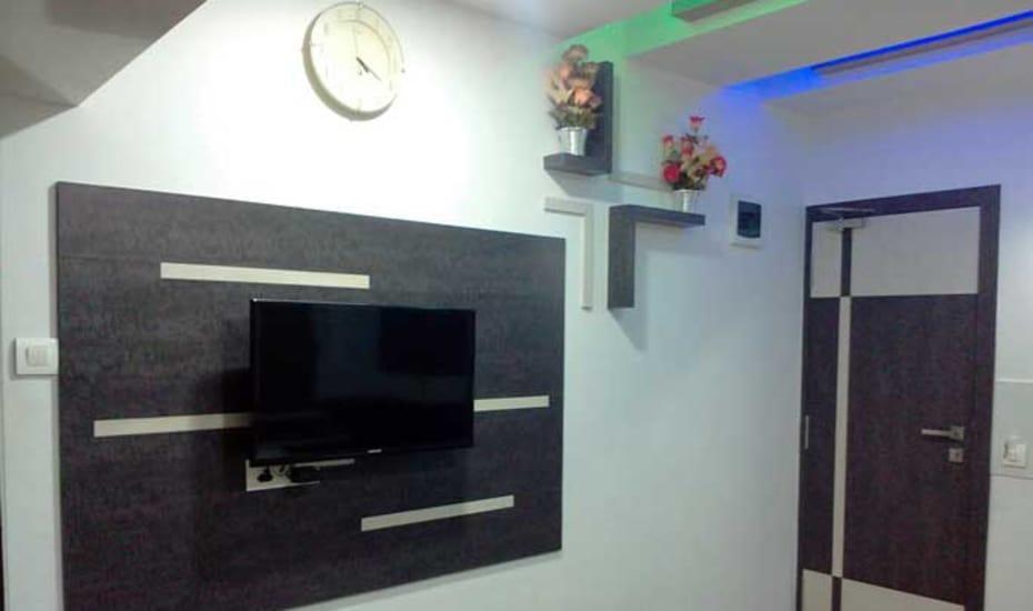 Hotel Decent Surat Exterior photo